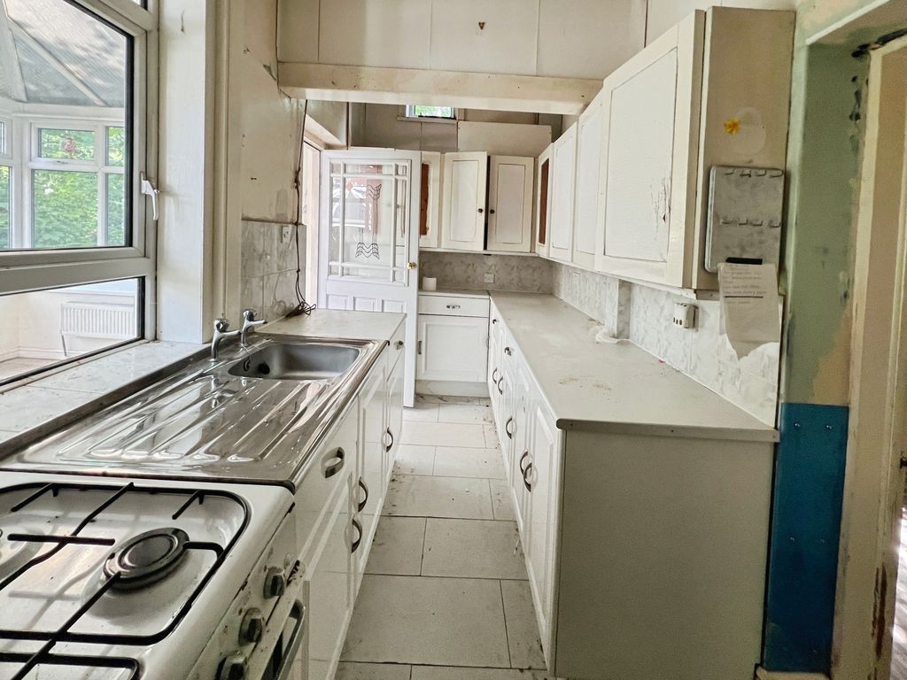 Property photo 3 of 20 Kitchen