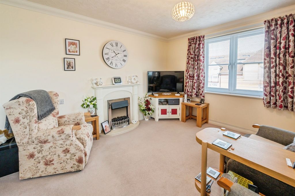 Property photo 2 of 17