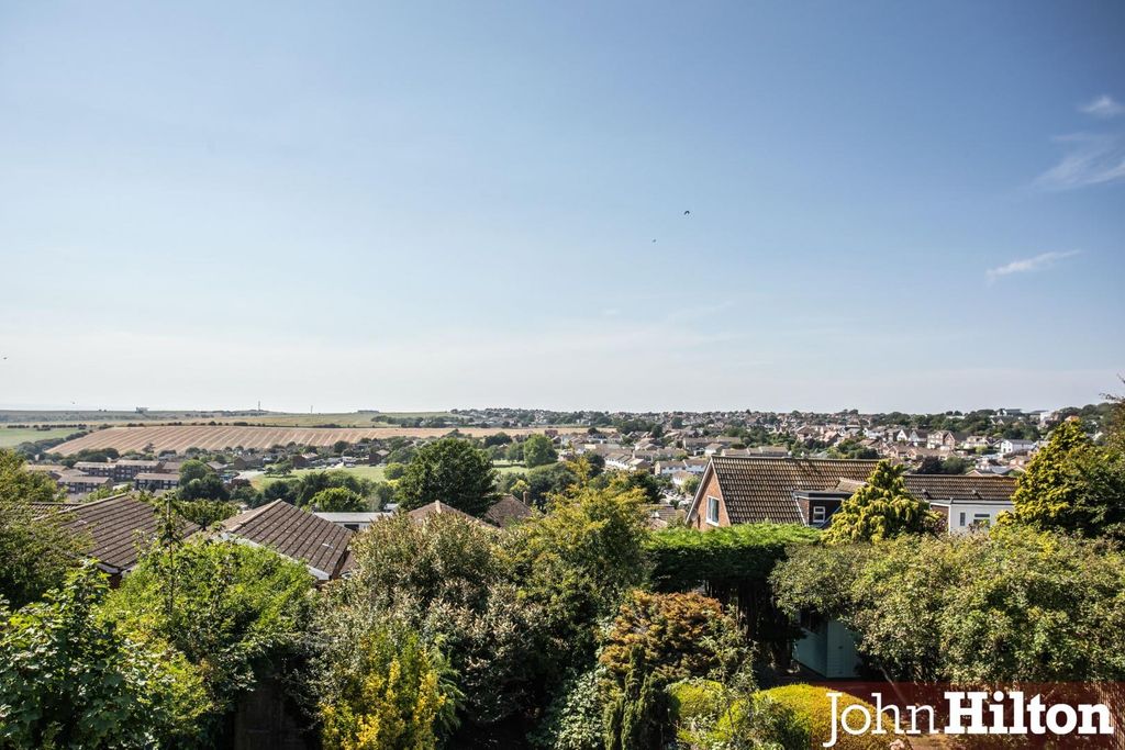 Property photo 2 of 17 Crescent Drive North-33.Jpg