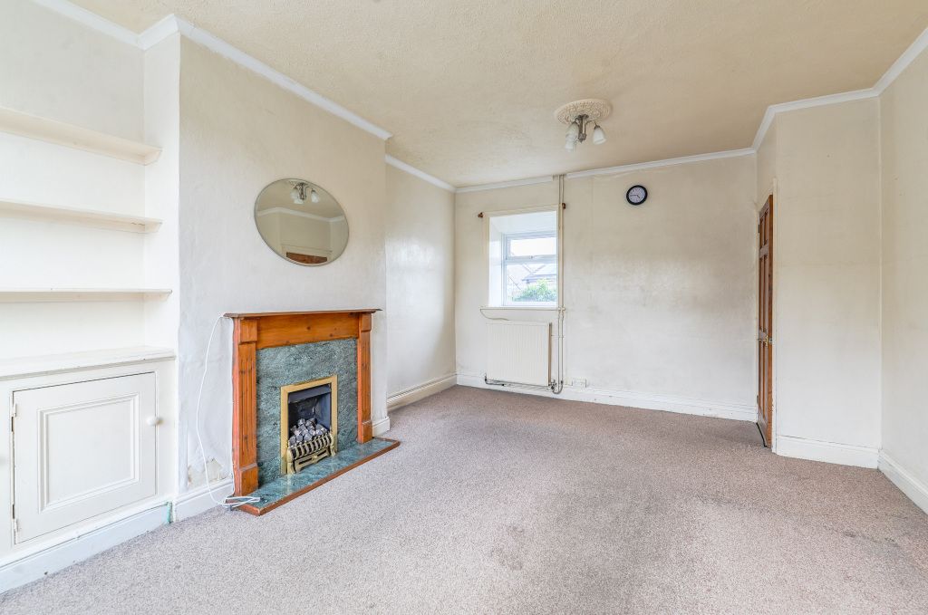 Property photo 3 of 17 Lounge