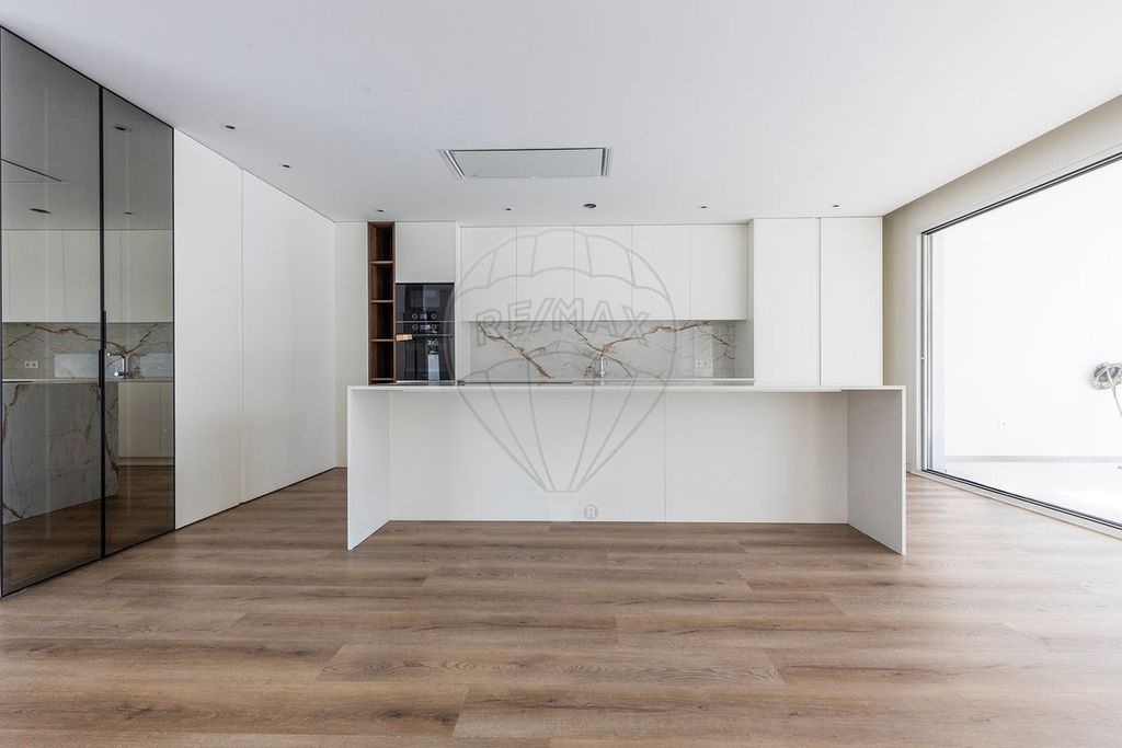 Property photo 2 of 48