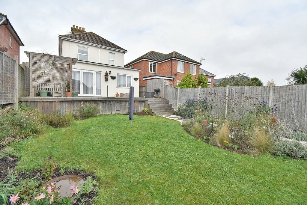 Property photo 2 of 28