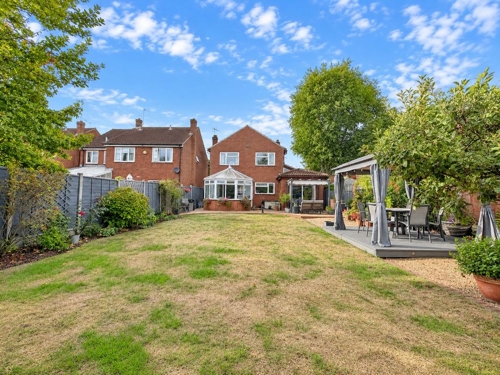 Property photo 2 of 27
