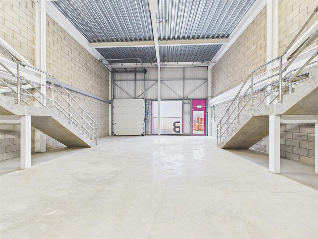 Property photo 3 of 8 Cam04237G0-Pr0292-Still003.Jpg