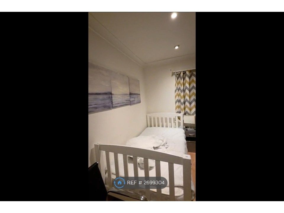 Property photo 3 of 9 Upstairs Double Room
