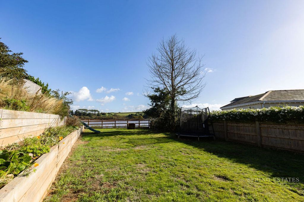 Property photo 2 of 27