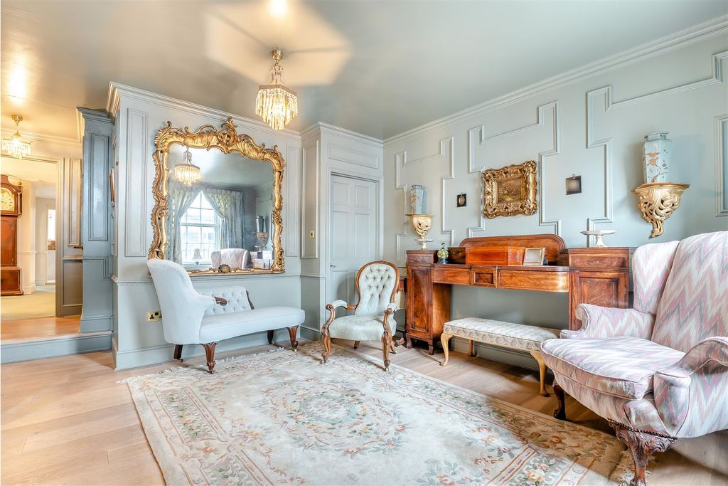 Property photo 3 of 20 8668293-Inrterior01.Jpg