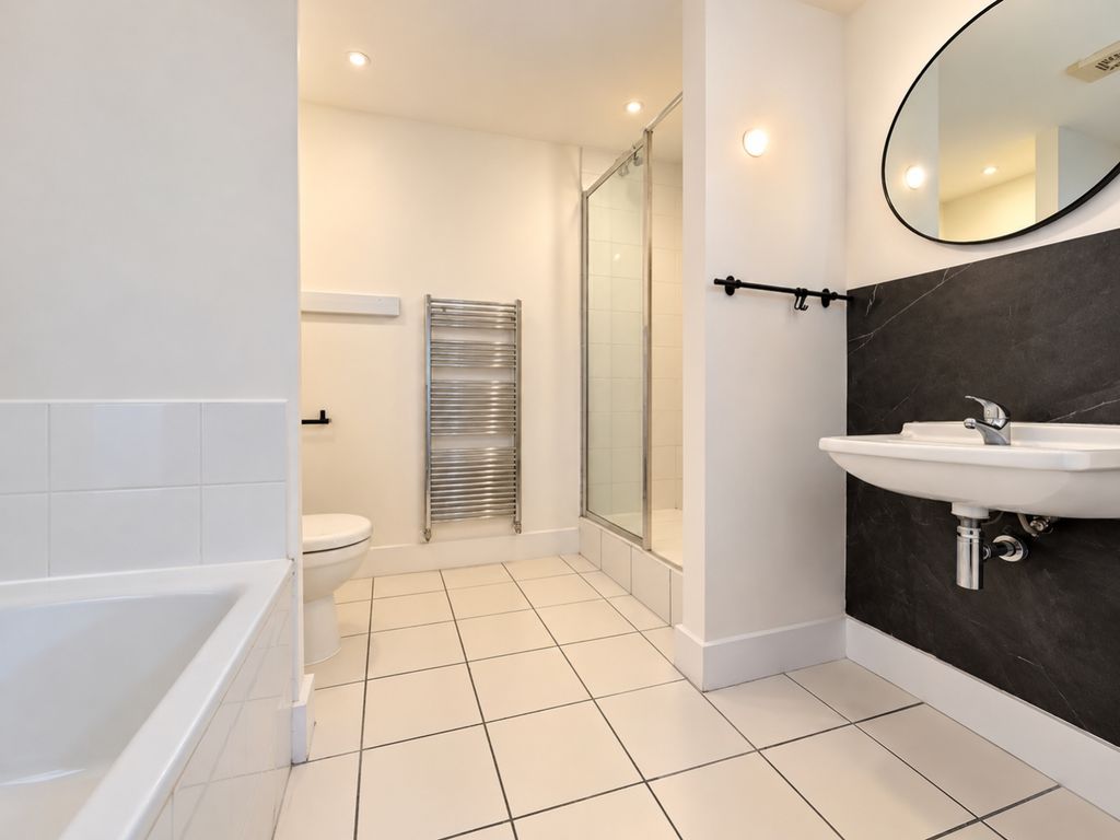 Property photo 3 of 9 62Rw Bath