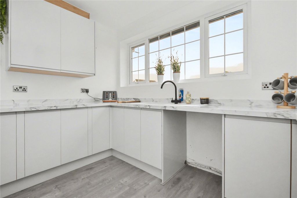 Property photo 3 of 14 Picture No. 10