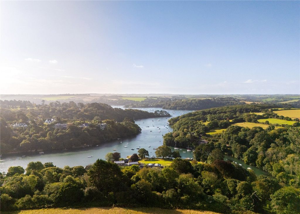 Property photo 3 of 18 Port Navas