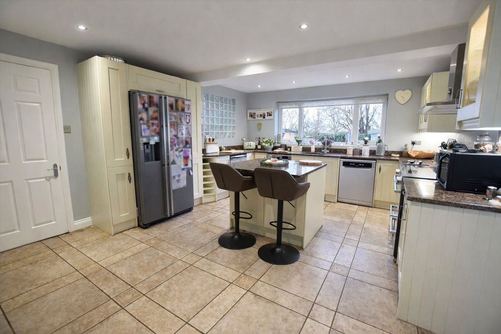 Property photo 3 of 15 Picture No. 12