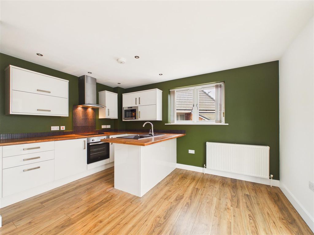 Property photo 3 of 13 Cam03303G0-Pr0325-Still005.Jpg