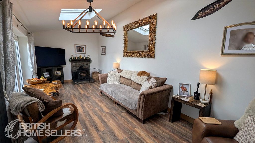 Property photo 3 of 19 Picture No. 13