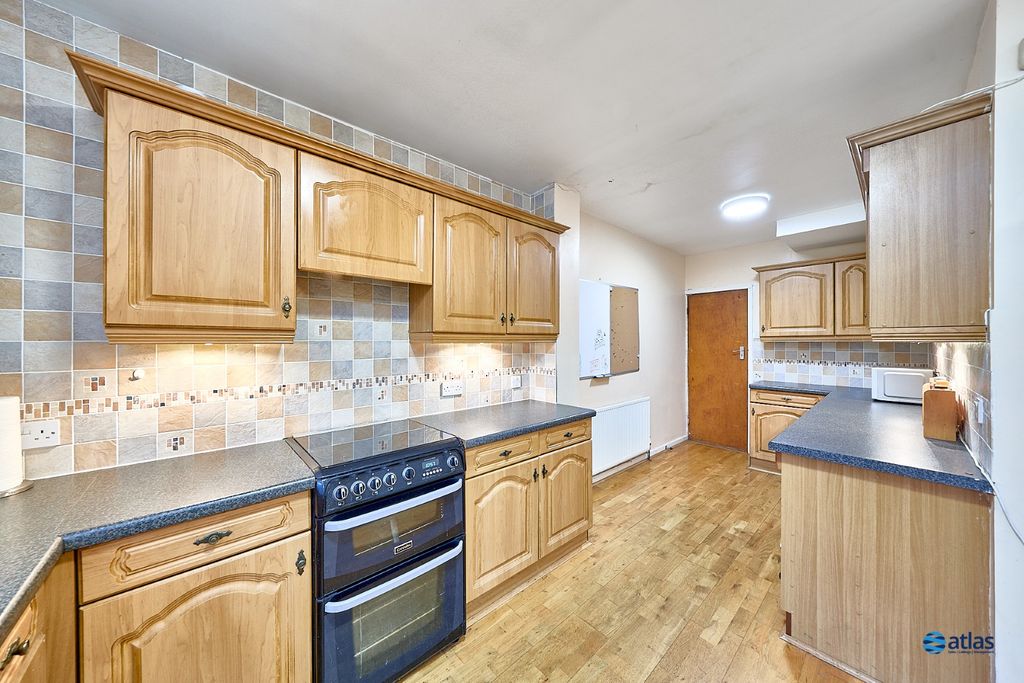 Property photo 2 of 18 Kitchen