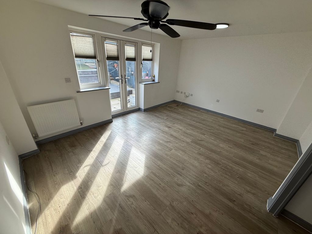 Property photo 3 of 22 Image