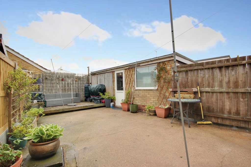 Property photo 2 of 15 1 Garden A