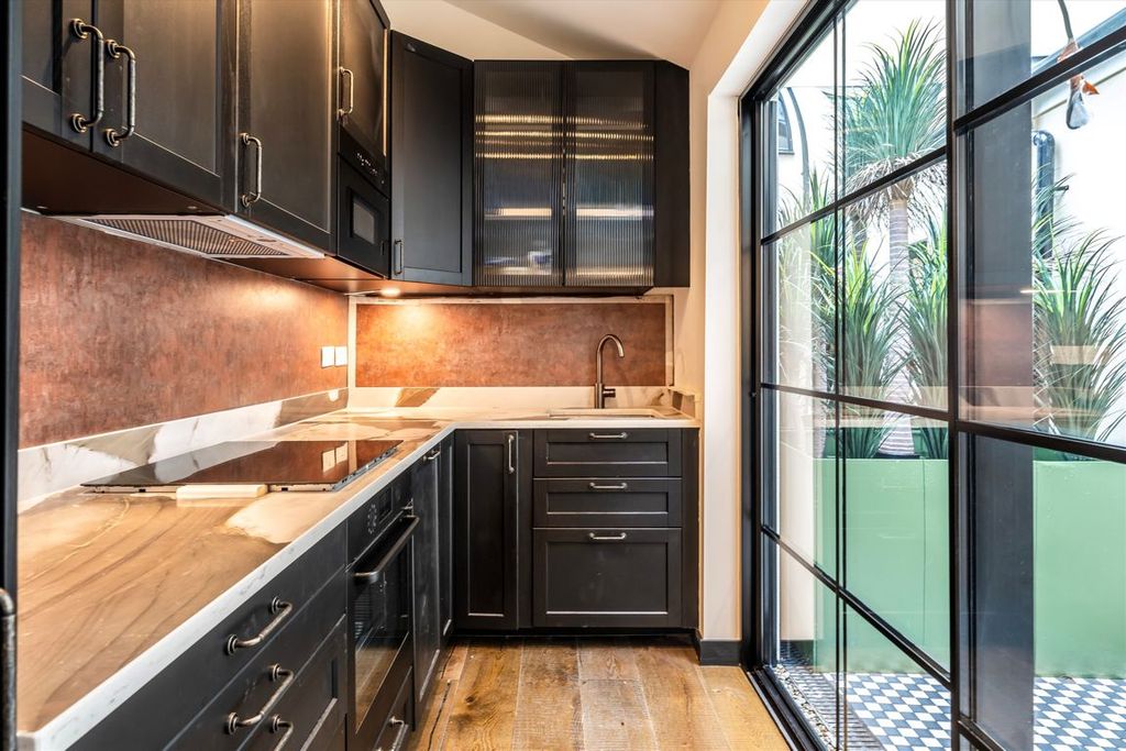 Property photo 3 of 6