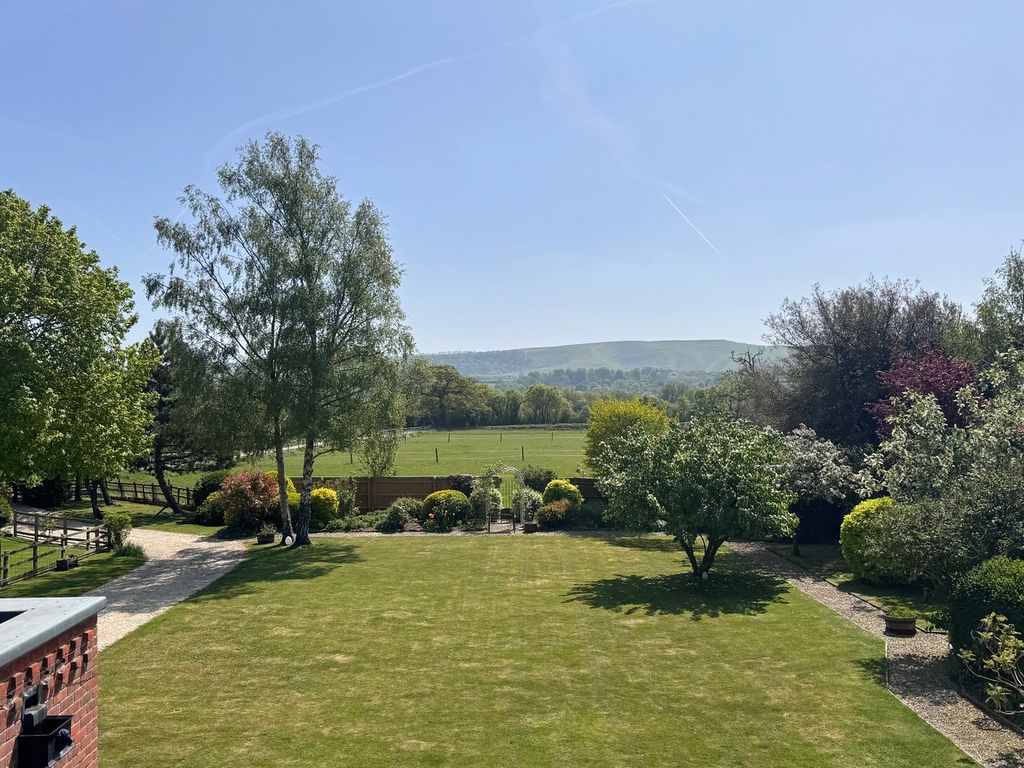 Property photo 2 of 24