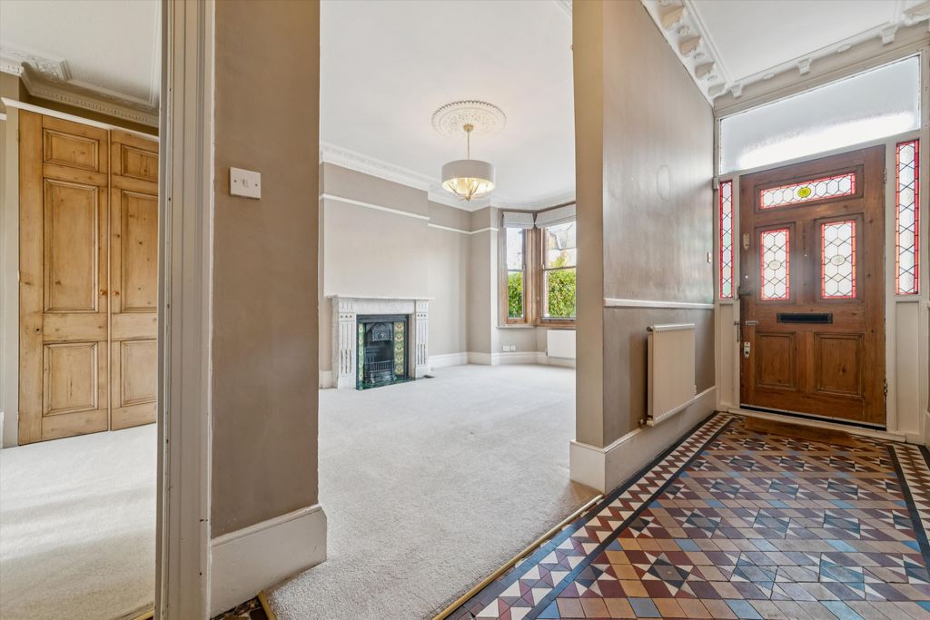 Property photo 3 of 28 Image