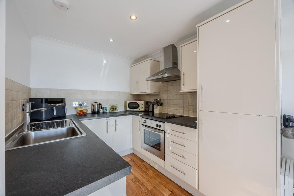 Property photo 3 of 17 Kitchen