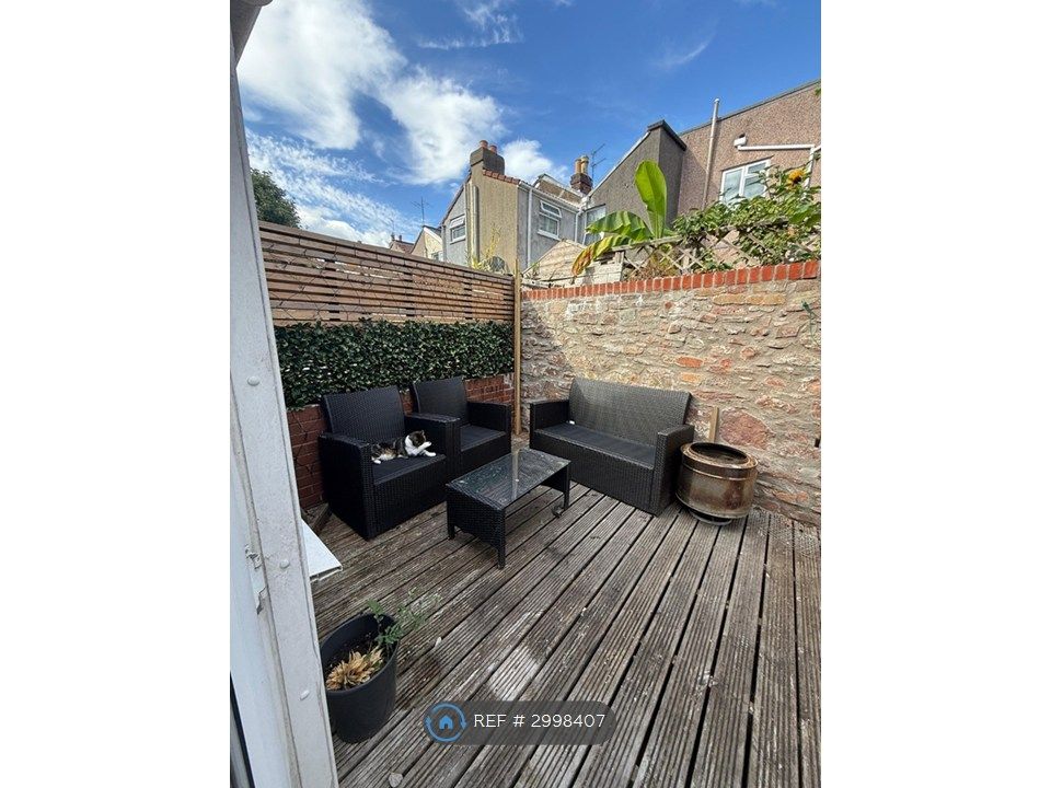 Property photo 2 of 8 Relaxed Garden Space