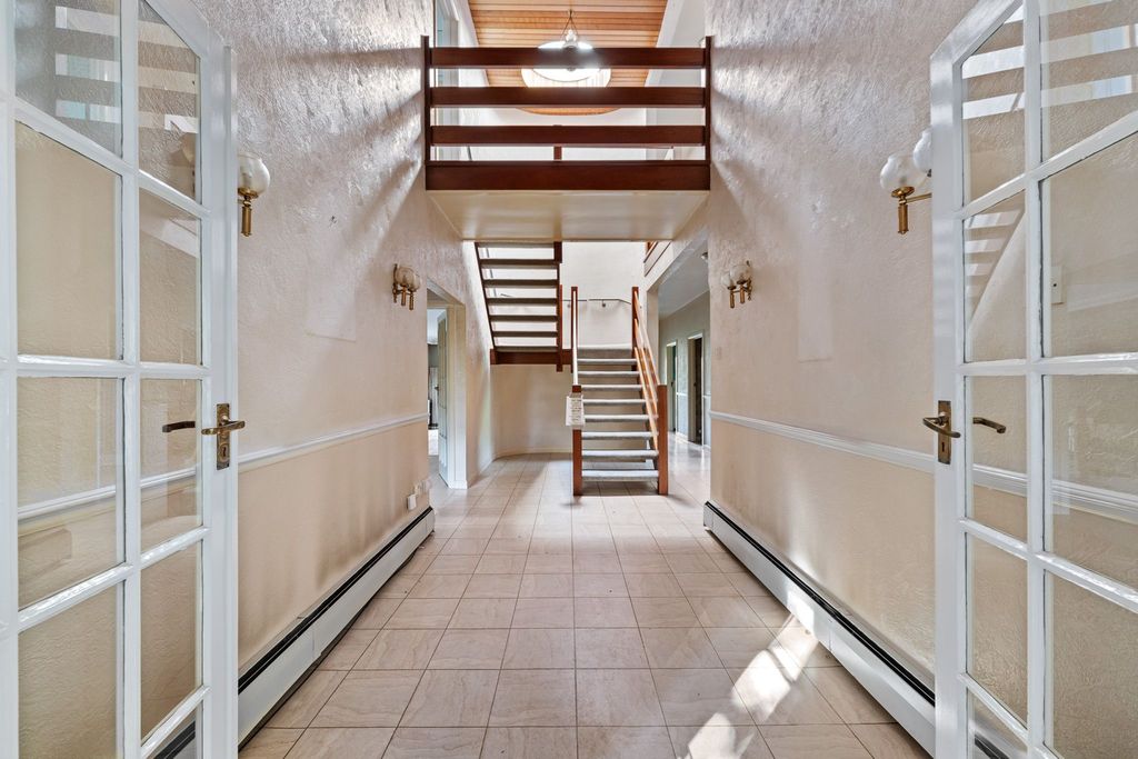 Property photo 2 of 33