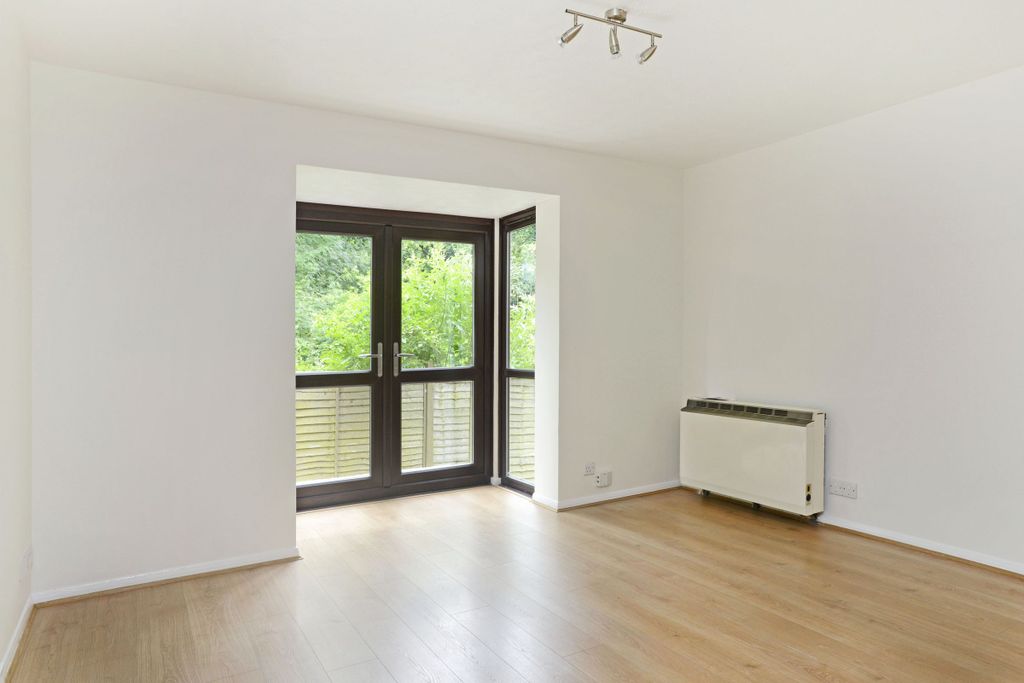 Property photo 2 of 10 Living_Room