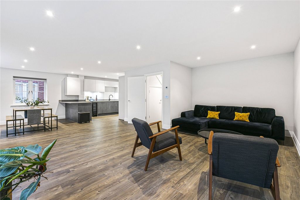 Property photo 3 of 18 Picture No. 24