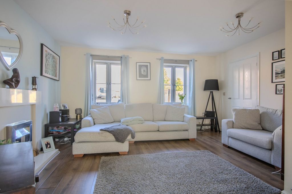 Property photo 3 of 24