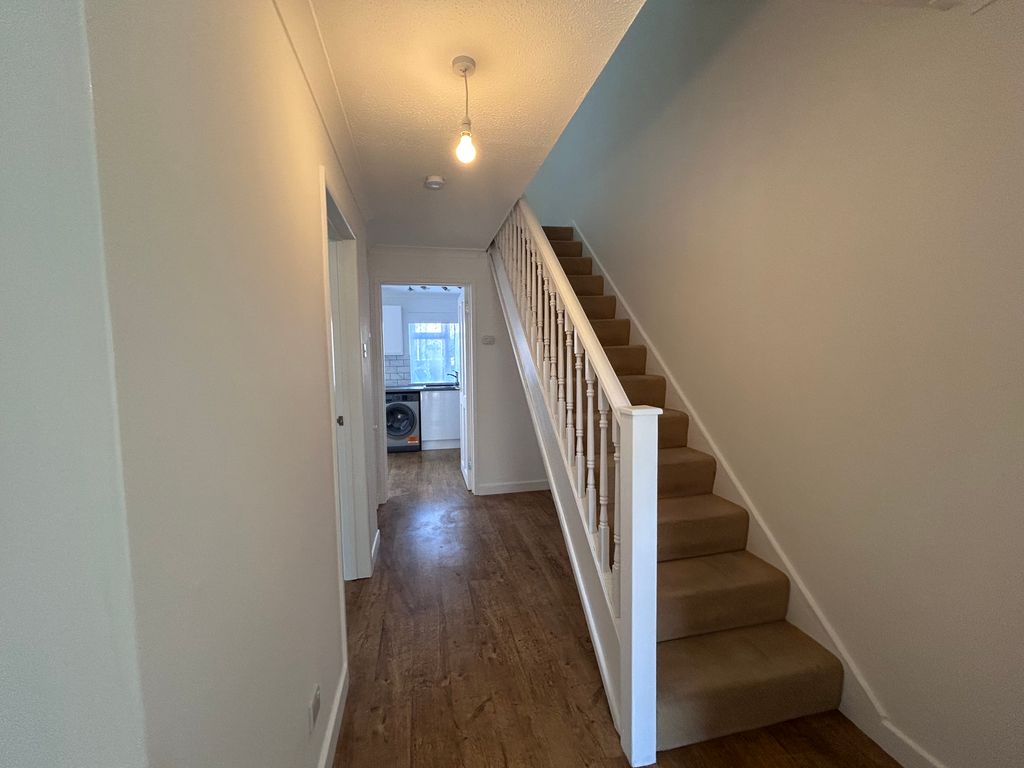 Property photo 2 of 10 Hallway