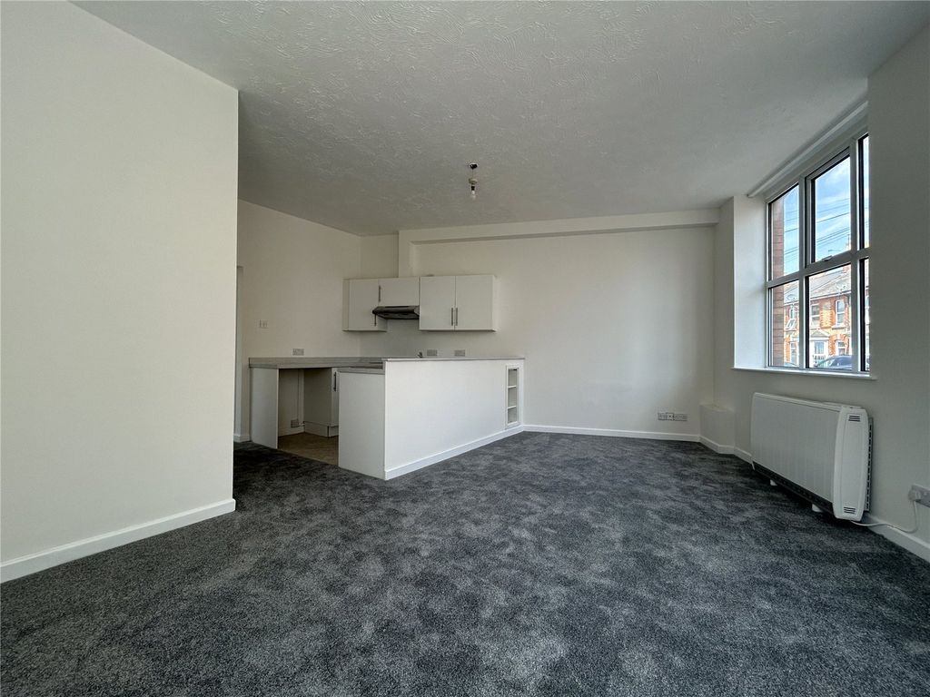 Property photo 2 of 8 Picture No. 16