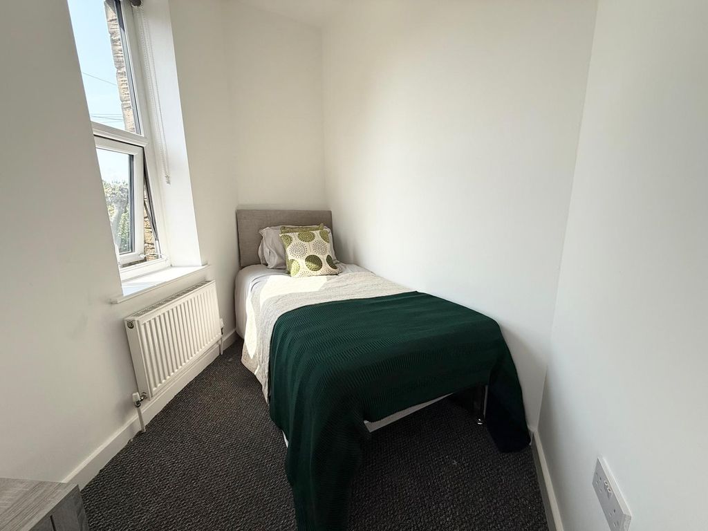 Property photo 3 of 14 R5