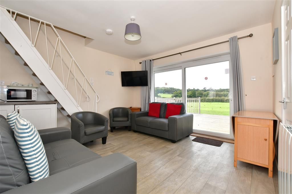 Property photo 2 of 11 Lounge