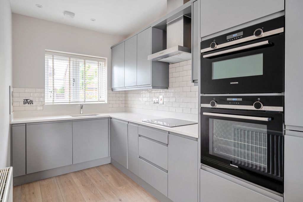 Property photo 3 of 17 1459543-8-6A06Dfc...
