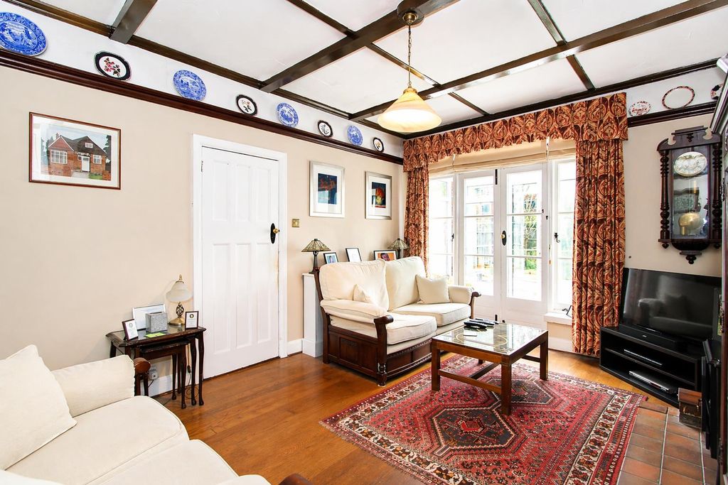 Property photo 2 of 19 Lounge.Jpg