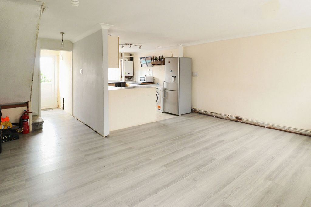 Property photo 3 of 22 Picture No. 02