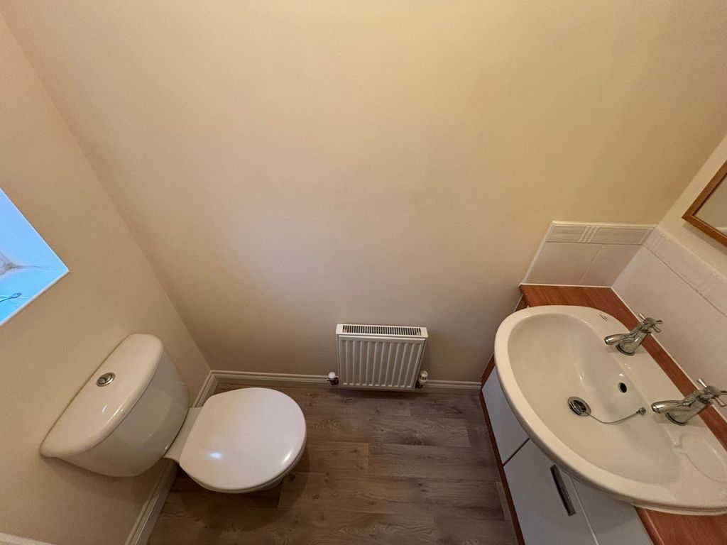 Additional image 5 of 4 bed semi-detached house to rentJuniper Chase, Beverley, East Yorkshire HU17