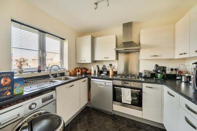 Property photo 3 of 19 Kitchen