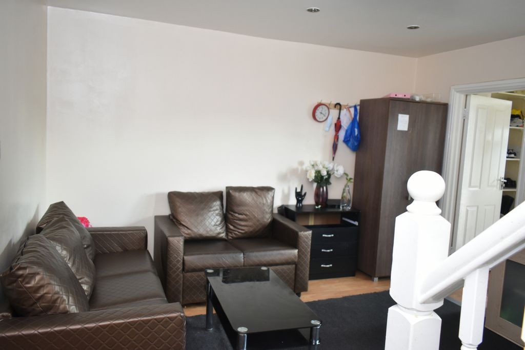 Property photo 1 of 4 5 Bedroom Flat In South Harrow