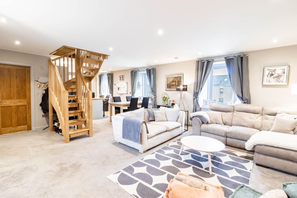 Property photo 1 of 28 Lounge Dining