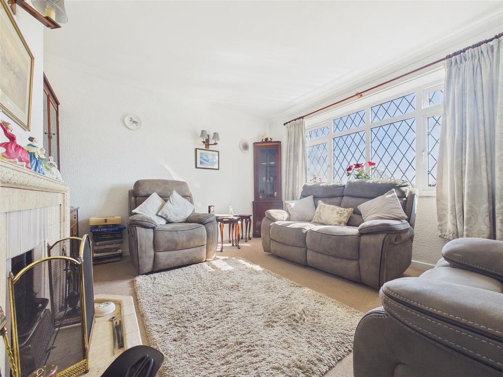 Property photo 2 of 12 Cam01407G0-Pr0137-Still007.Jpg