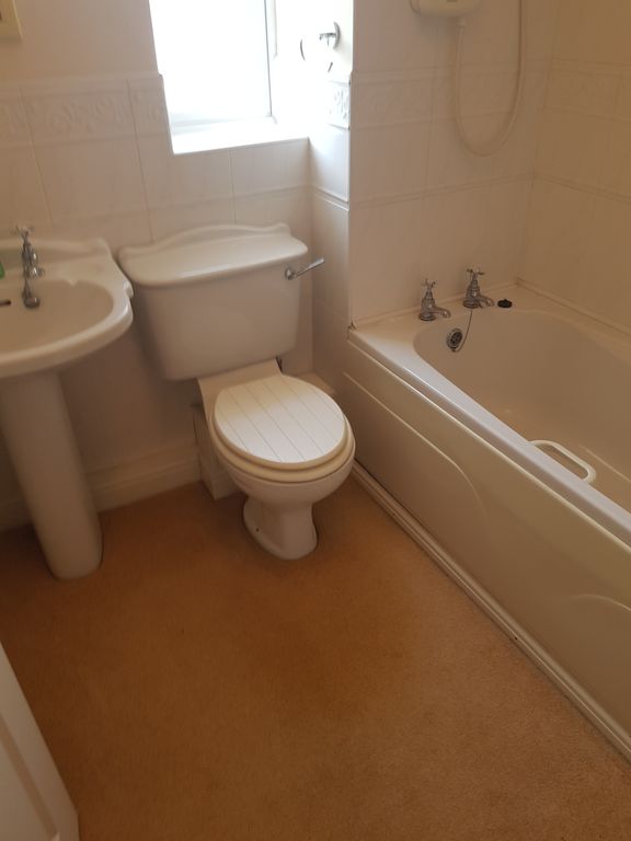 Property photo 3 of 7 Family Bathroom