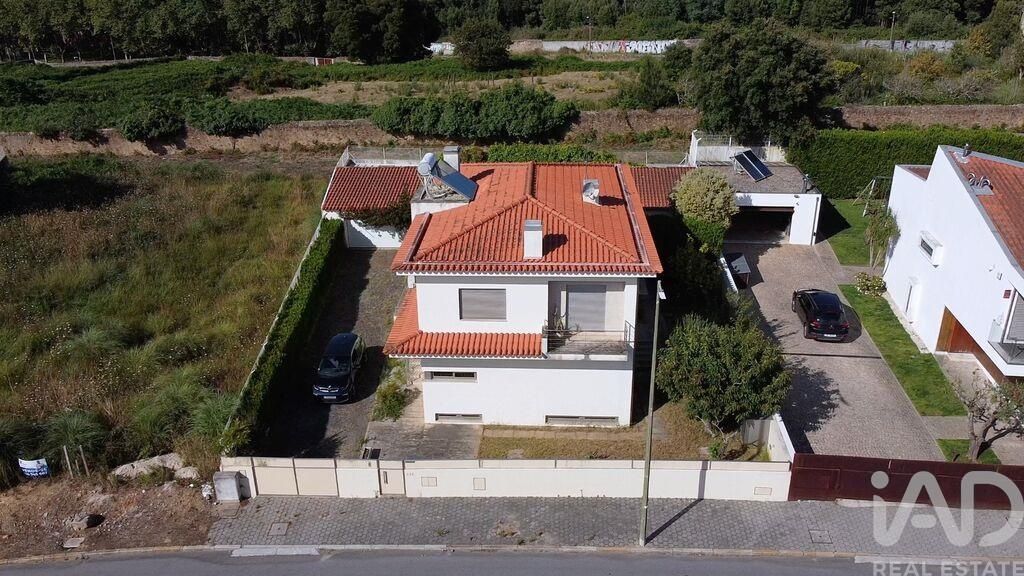 Property photo 1 of 40
