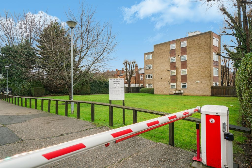 Property photo 2 of 17