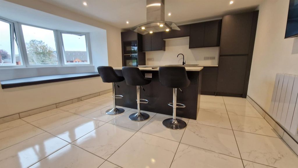 Property photo 1 of 7 Shared Kitchen/Communal Areas