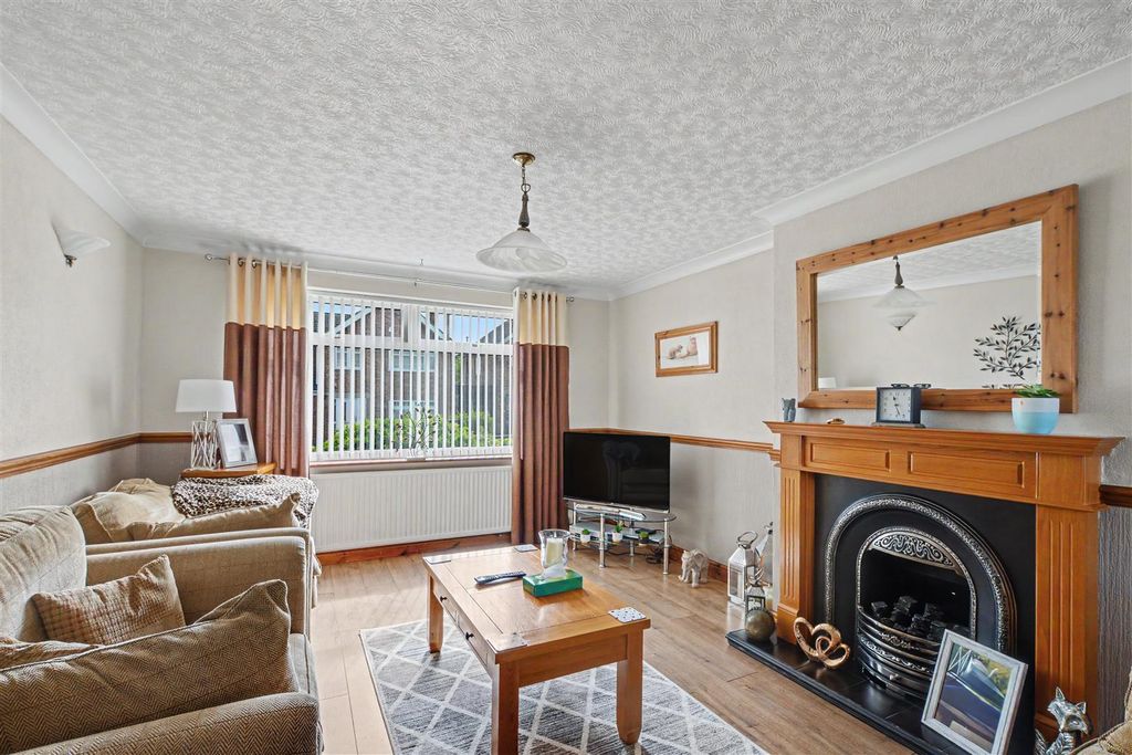 Property photo 3 of 22 Lounge Diner_1.Jpeg