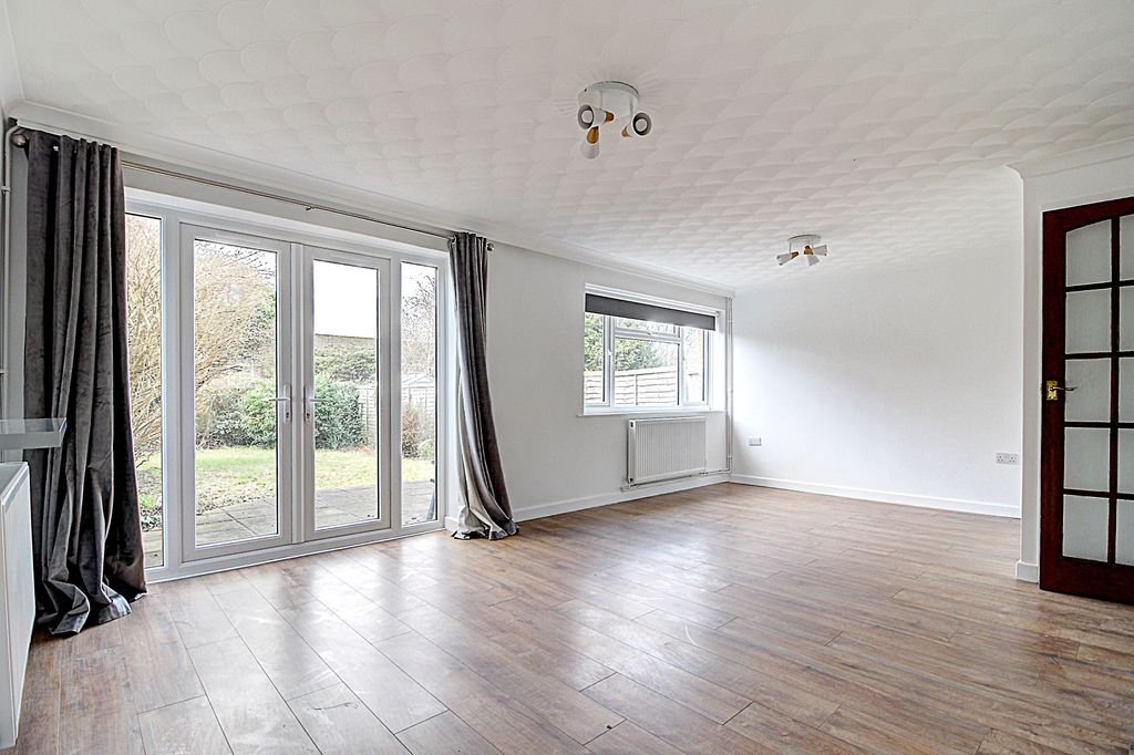 Property photo 3 of 14 Lounge Dining Room