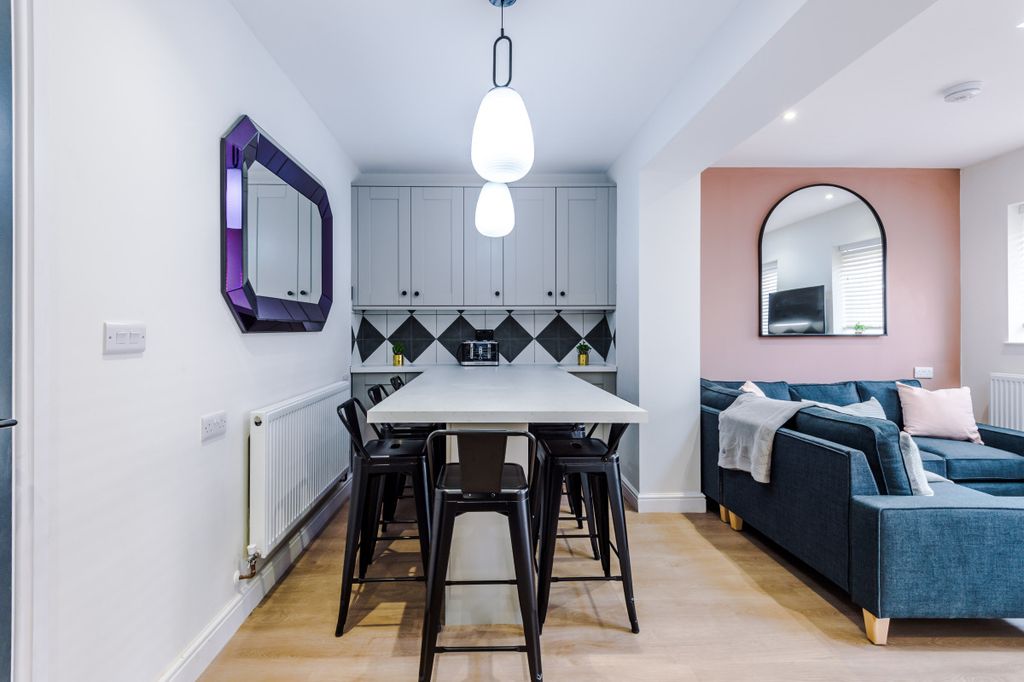 Property photo 3 of 28 4 Capricorn Way, Living Room 3