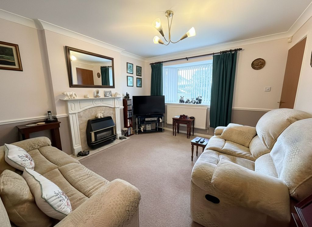 Property photo 2 of 11 Living Room