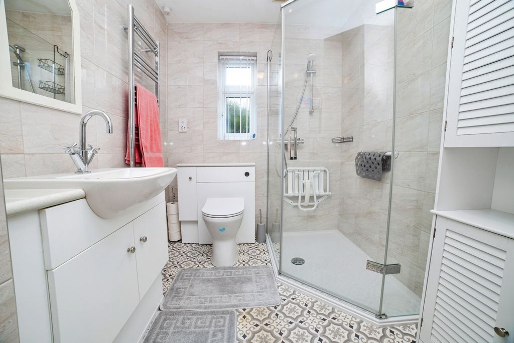 Property photo 3 of 27 Shower Room